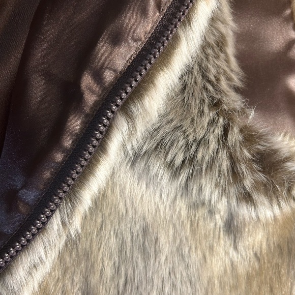 â˘Never Worn⢠Faux Fur Full Zip Vest Jacket with Stand Collar/Pockets (S-M) - Picture 6 of 15